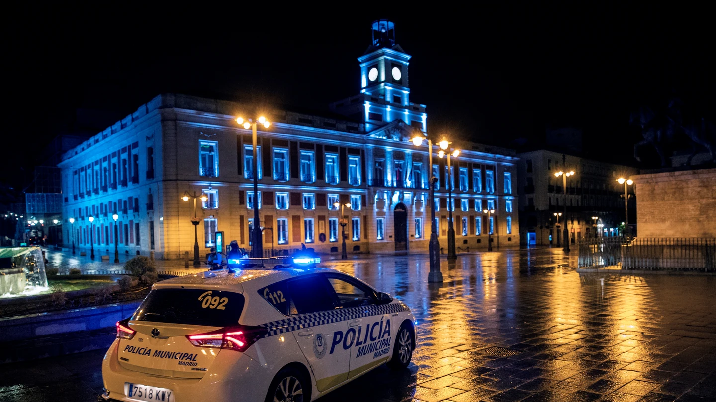 La Puerta del Sol durante el toque de queda La Puerta del Sol durante el toque de queda