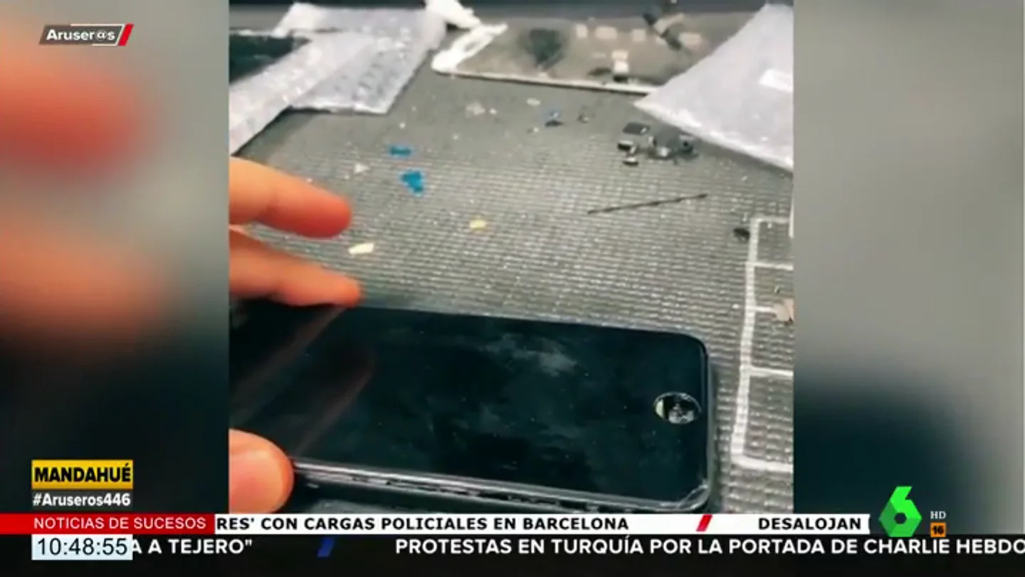 Encuentra una nota sorpresa dentro del iPhone que iba a reparar y 100 dólares Encuentra una nota sorpresa dentro del iPhone que iba a reparar y 100 dólares