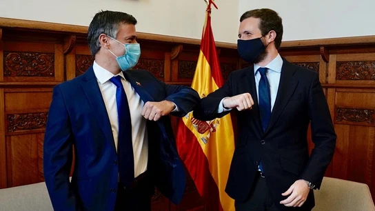 Imagen de Pablo Casado y Leopoldo López durante su reunión en el despacho del líder del PP en el Congreso Imagen de Pablo Casado y Leopoldo López durante su reunión en el despacho del líder del PP en el Congreso
