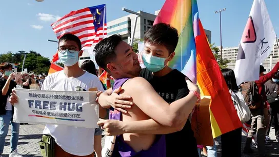 Varios jóvenes participan en la festividad del Orgullo en la capital de Taiwán. Varios jóvenes participan en la festividad del Orgullo en la capital de Taiwán.