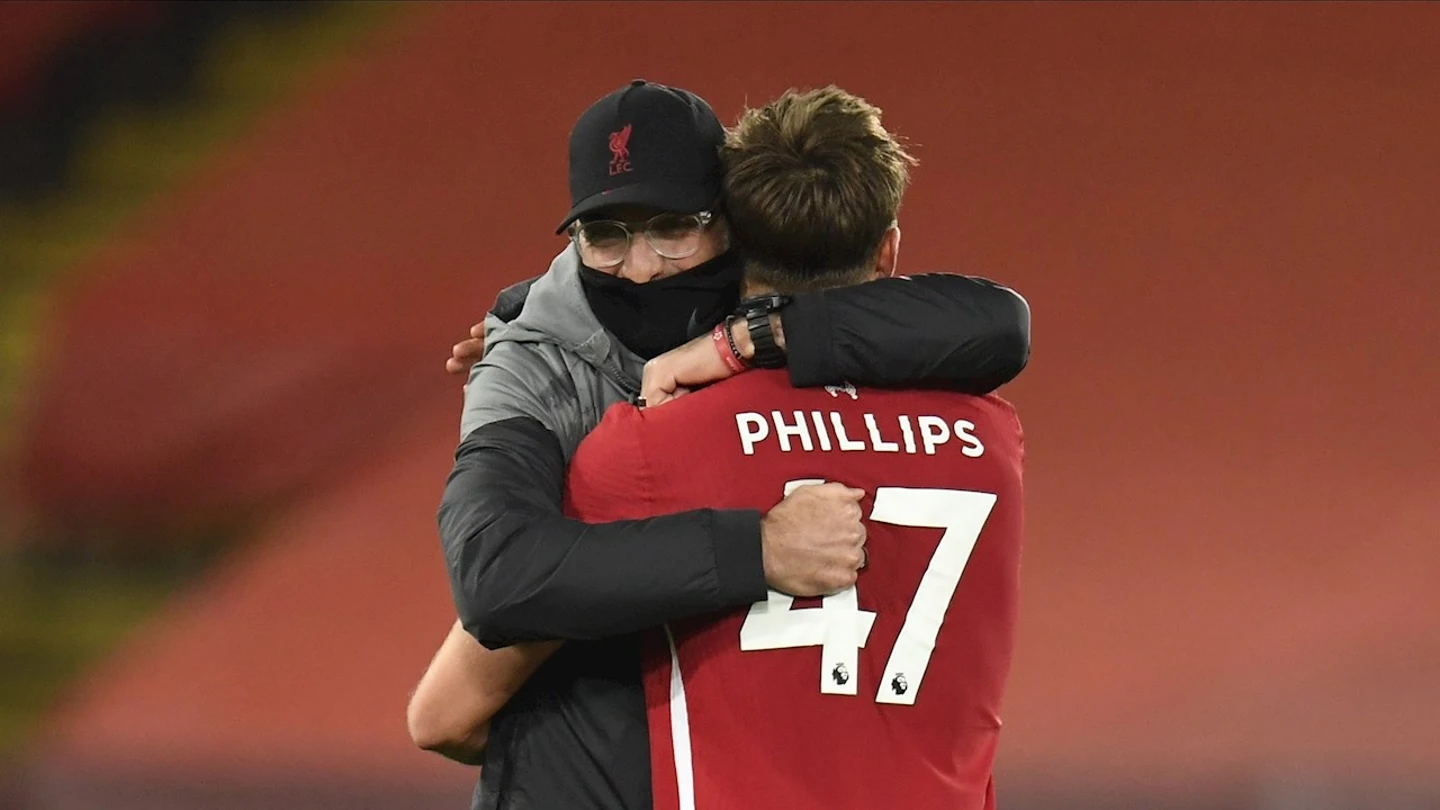 Klopp se abraza a Phillips Klopp se abraza a Phillips