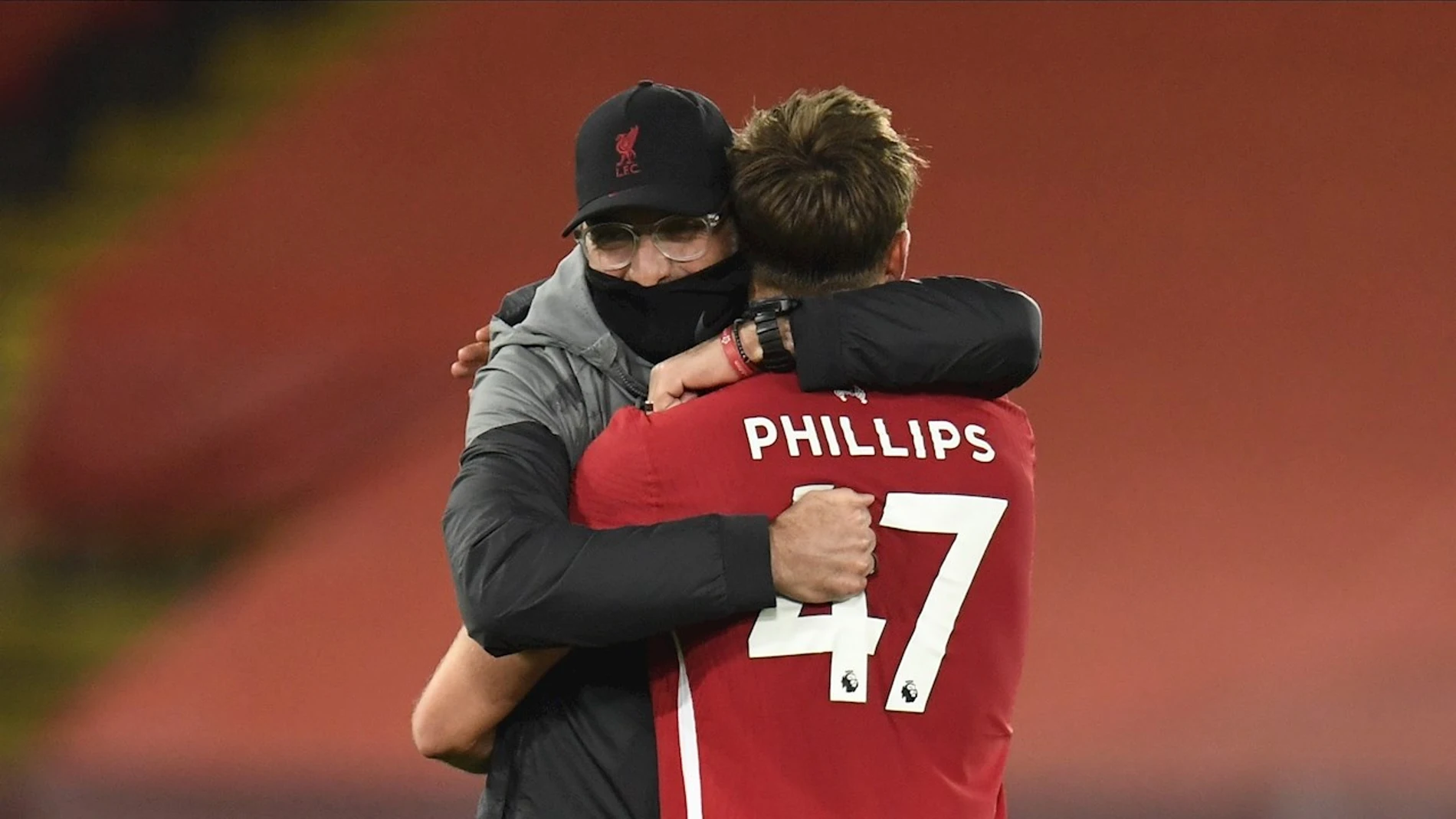 Klopp se abraza a Phillips