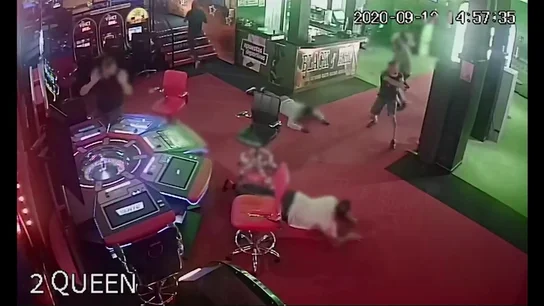 La Guardia Civil frustra un atraco a mano armada en un casino de Tenerife: el espectacular vídeo la operación La Guardia Civil frustra un atraco a mano armada en un casino de Tenerife: el espectacular vídeo la operación