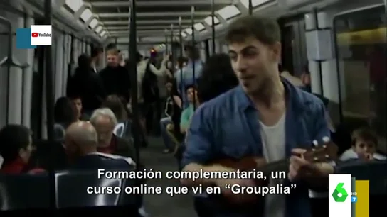 El vídeo viral de un joven cantando su currículum en el Metro de Barcelona con final feliz: sí, ha conseguido trabajo El vídeo viral de un joven cantando su currículum en el Metro de Barcelona con final feliz: sí, ha conseguido trabajo