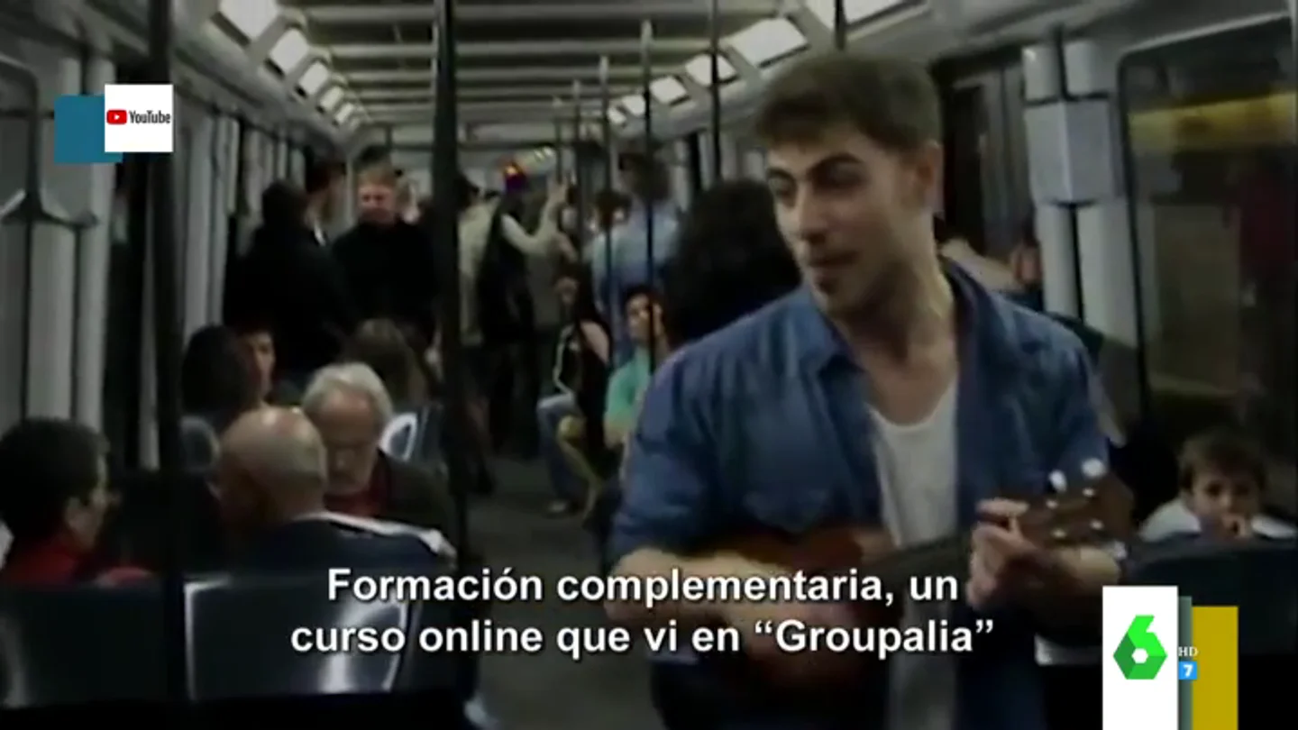 El vídeo viral de un joven cantando su currículum en el Metro de Barcelona con final feliz: sí, ha conseguido trabajo El vídeo viral de un joven cantando su currículum en el Metro de Barcelona con final feliz: sí, ha conseguido trabajo