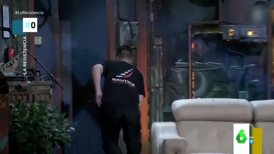 La escapada de C. Tangana en La Resistencia sorprende a David Broncano: "Por favor, decidle que entre" La escapada de C. Tangana en La Resistencia sorprende a David Broncano: "Por favor, decidle que entre"