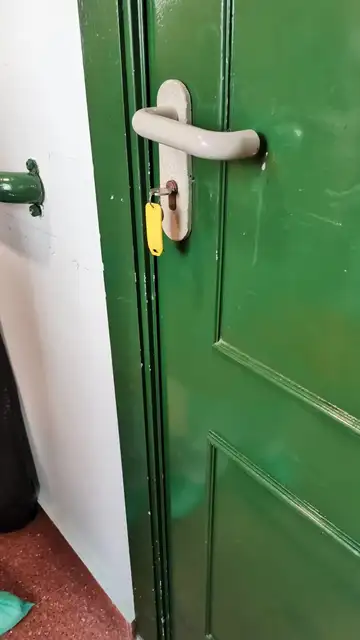 Una de las habitaciones, con la llave echada Una de las habitaciones, con la llave echada