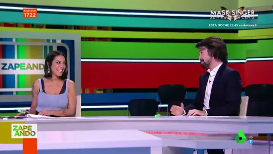 La divertida reacción de Lorena Castell cuando Santi Alverú le pide quedar con ella fuera de Zapeando La divertida reacción de Lorena Castell cuando Santi Alverú le pide quedar con ella fuera de Zapeando