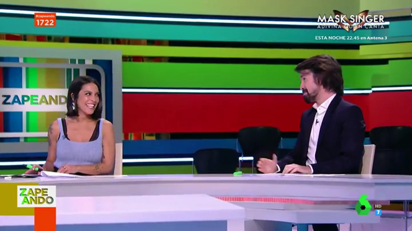 La divertida reacción de Lorena Castell cuando Santi Alverú le pide quedar con ella fuera de Zapeando La divertida reacción de Lorena Castell cuando Santi Alverú le pide quedar con ella fuera de Zapeando