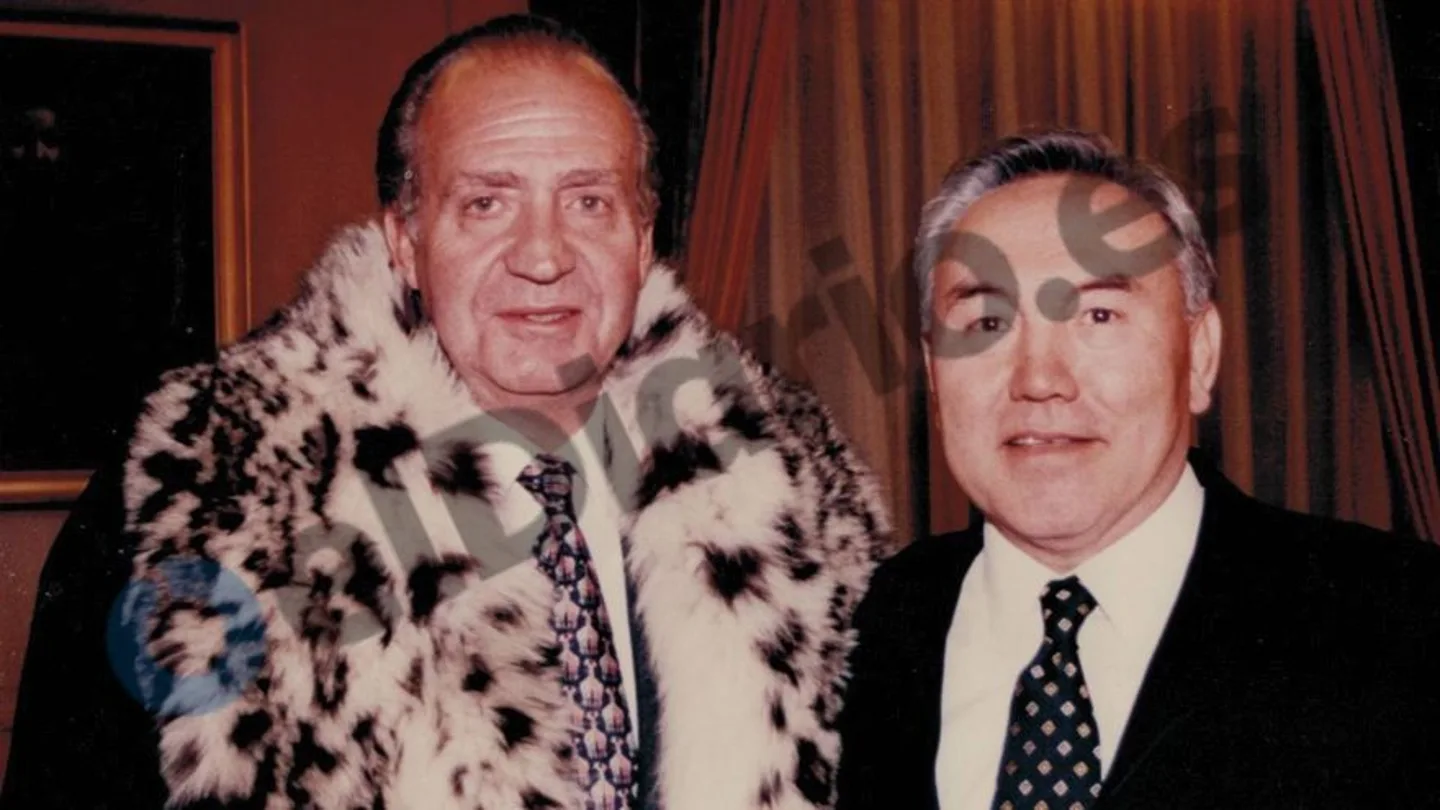El rey junto al expresidente de Kazajistán El rey junto al expresidente de Kazajistán