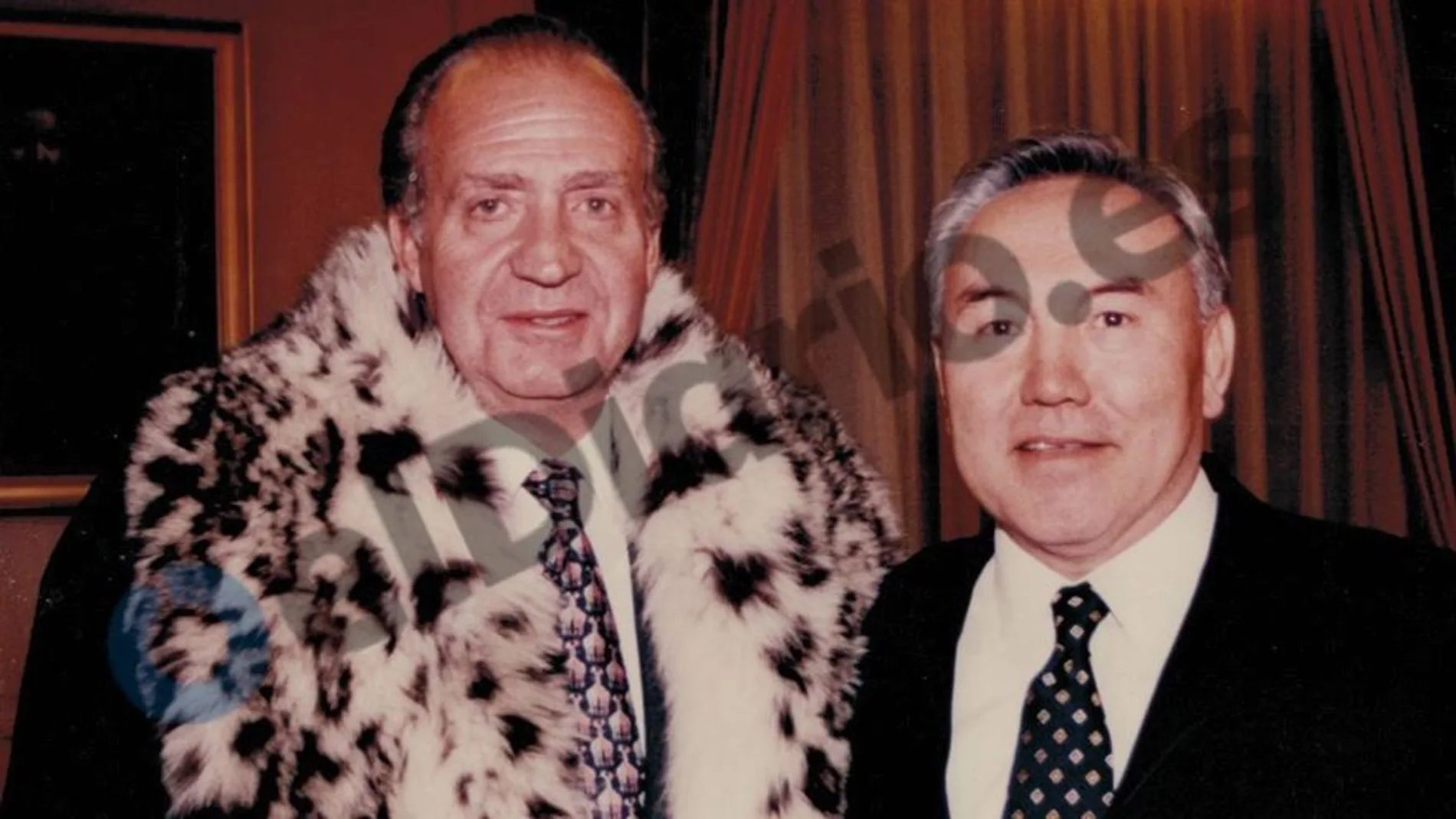 El rey junto al expresidente de Kazajistán