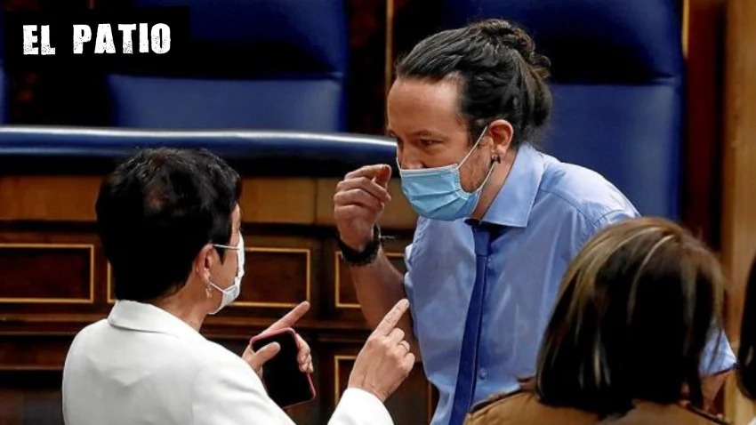 Iglesias habla con la portavoz de EH Bildu en el Congreso