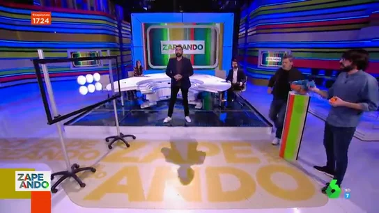 El 'duro' duelo entre Quique Peinado y Miki Nadal en pleno plató de Zapeando: "Estoy jodido, no valgo para nada ya" El 'duro' duelo entre Quique Peinado y Miki Nadal en pleno plató de Zapeando: "Estoy jodido, no valgo para nada ya"