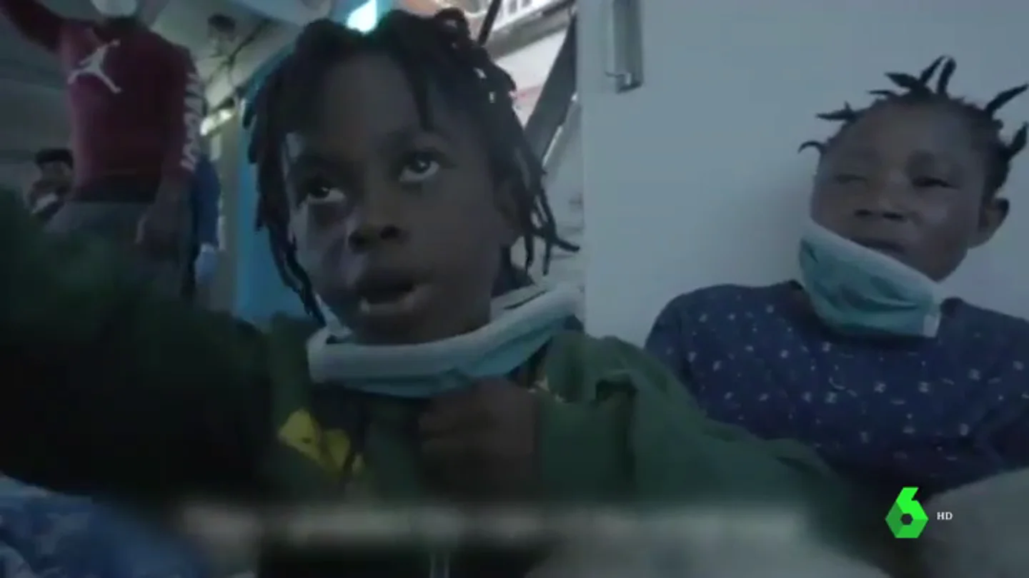 Bangaly, de seis años: "Nuestro barco se rompió y empecé a tragar mucha agua" Bangaly, de seis años: "Nuestro barco se rompió y empecé a tragar mucha agua"