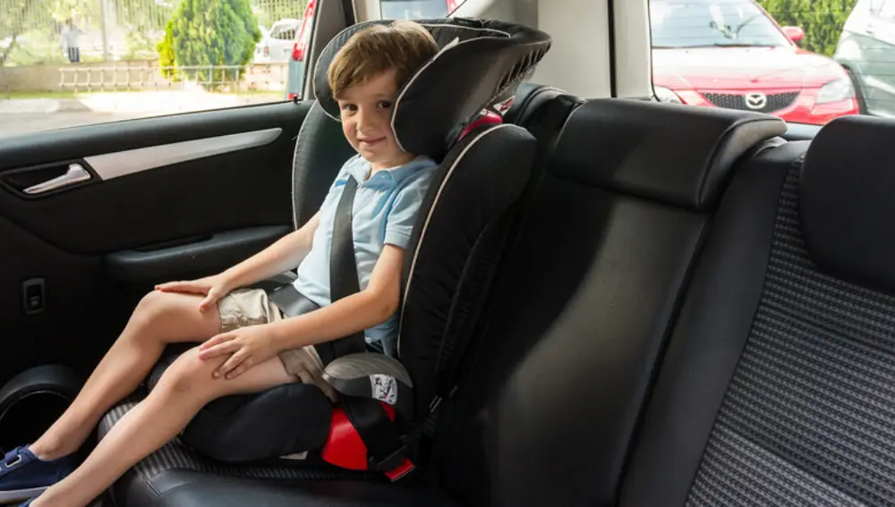 El uso de sillas de retención infantil es obligatorio cuando viajamos con nuestros pequeños