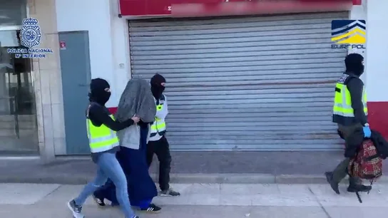 Detienen a una mujer española que planeaba viajar a Siria para unirse al Dáesh y "ser mártir" Detienen a una mujer española que planeaba viajar a Siria para unirse al Dáesh y "ser mártir"