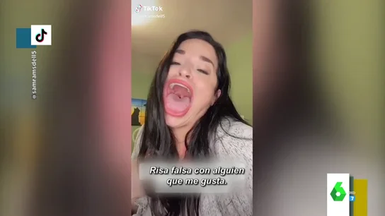 No, no es un filtro: los increíbles vídeos de la mujer con la boca más grande del mundo No, no es un filtro: los increíbles vídeos de la mujer con la boca más grande del mundo