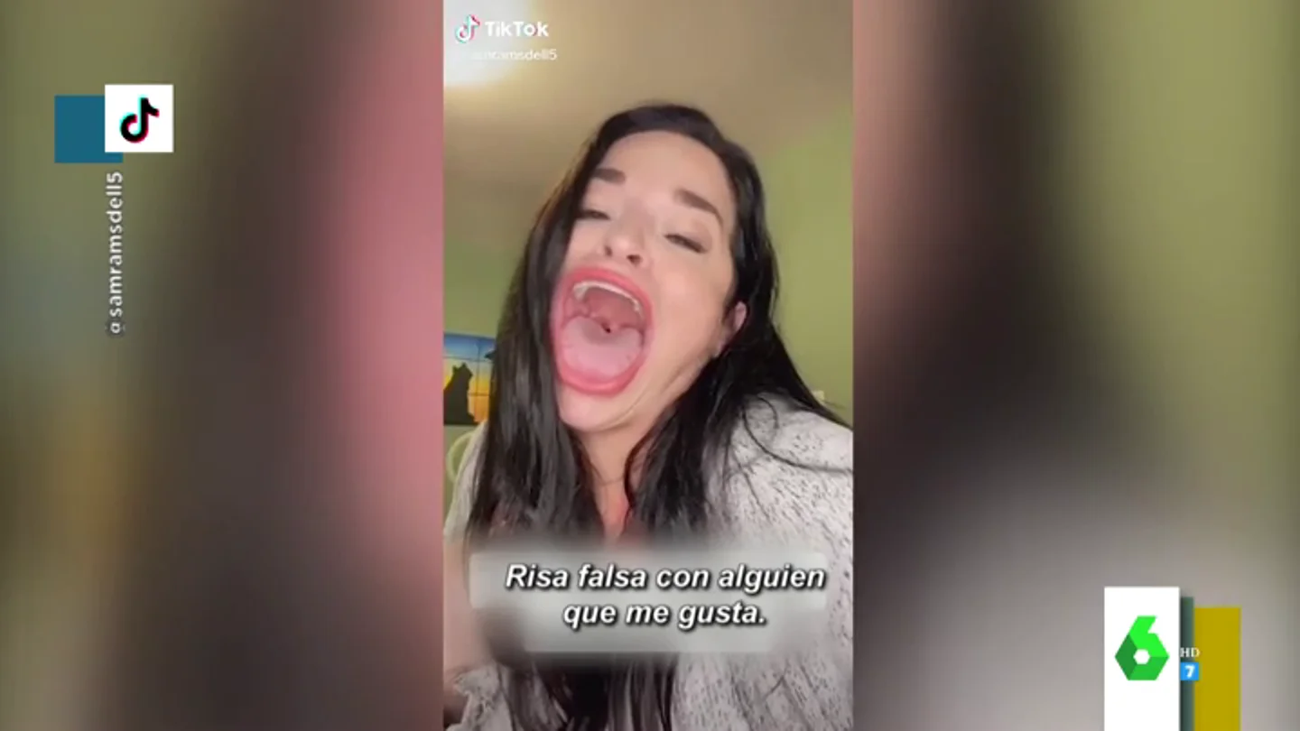 No, no es un filtro: los increíbles vídeos de la mujer con la boca más grande del mundo No, no es un filtro: los increíbles vídeos de la mujer con la boca más grande del mundo