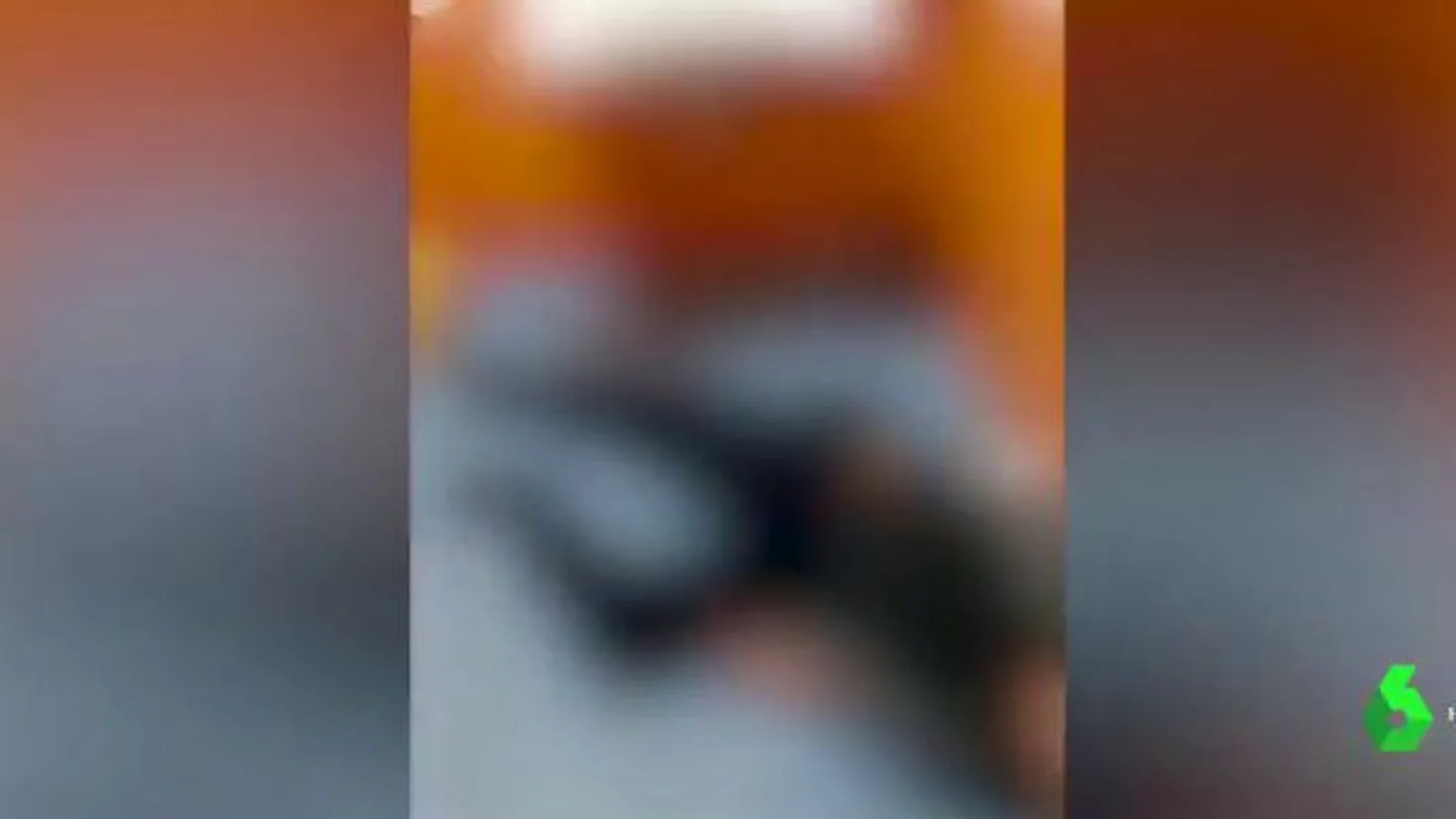 Italia: hallan un cadáver en el baño de un hospital saturado Italia: hallan un cadáver en el baño de un hospital saturado
