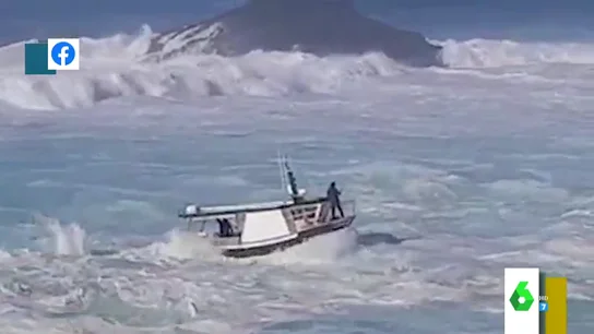 "¡Ay, Juanín, máquina!": la peligrosa maniobra de un barco entrando en un puerto de Asturias en pleno temporal "¡Ay, Juanín, máquina!": la peligrosa maniobra de un barco entrando en un puerto de Asturias en pleno temporal