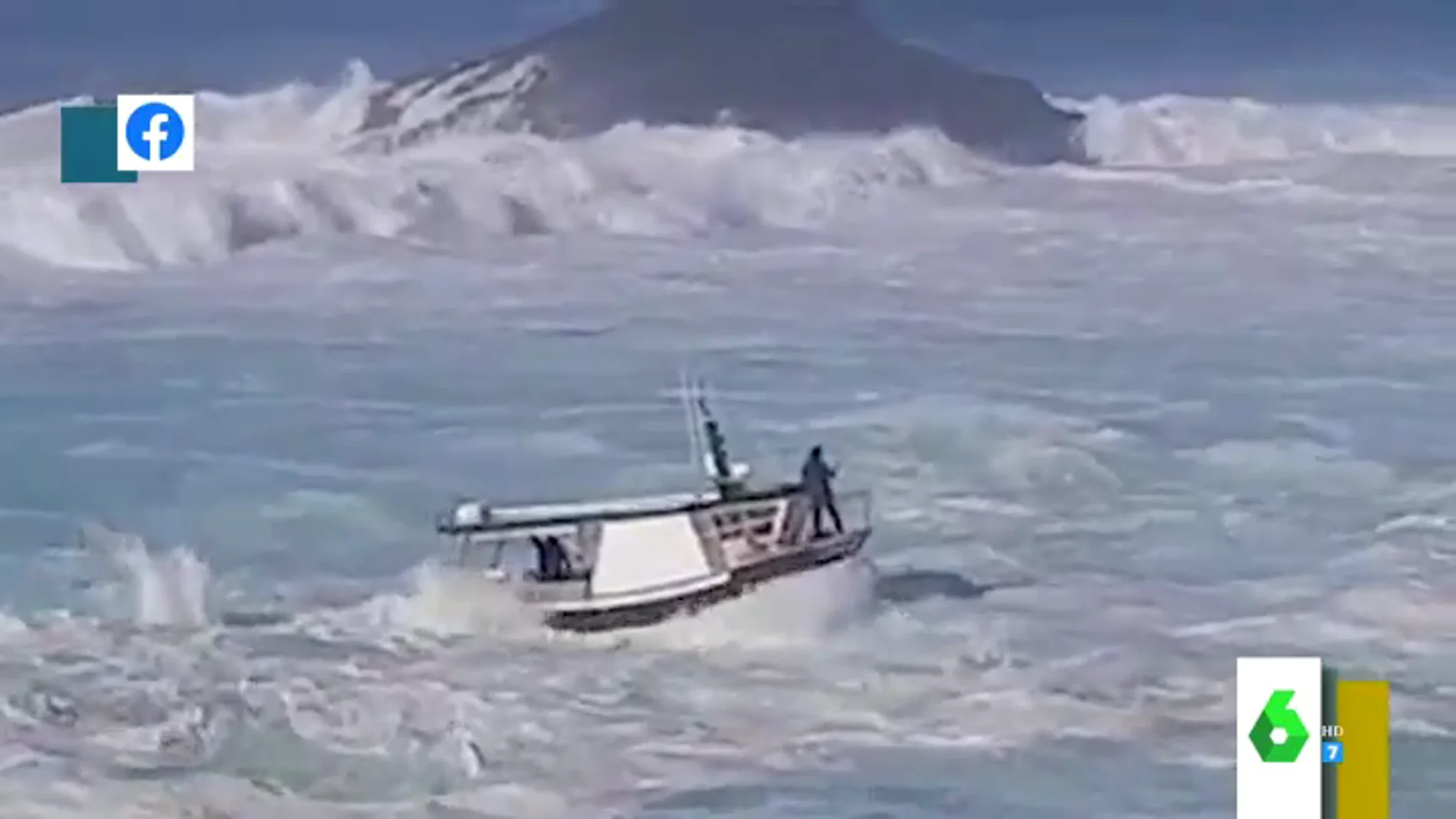 "¡Ay, Juanín, máquina!": la peligrosa maniobra de un barco entrando en un puerto de Asturias en pleno temporal