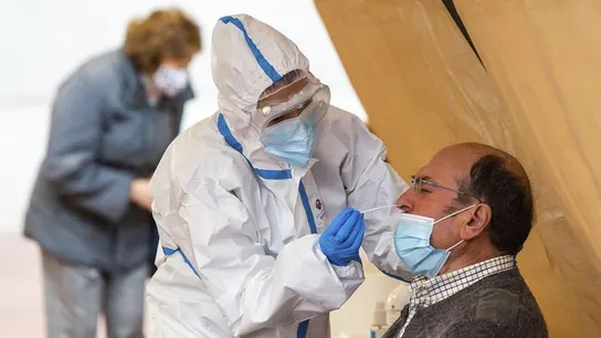 Un vecino de la localidad de Aranda de Duero se somete a un cribado masivo Un vecino de la localidad de Aranda de Duero se somete a un cribado masivo