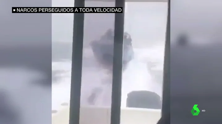 Impactante persecución a una narcolancha en el Estrecho: así se vivió desde la perspectiva de los detenidos