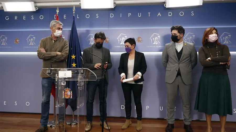 El presidente de Unidas Podemos, Jaume Asens, junto a los portavoces de ERC y Bildu