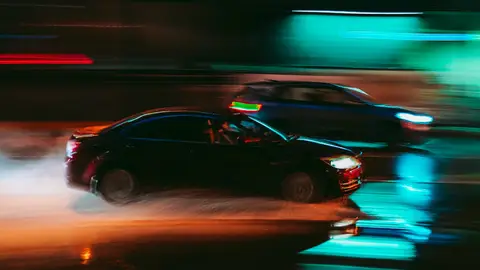 La menor visibilidad no ayuda a que se vean los coches oscuros en invierno Coches oscuros