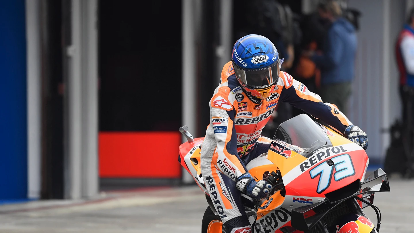 Alex Márquez durante los entrenamientos del GP de Valencia El piloto se cayó y no logró entrar en la Q2