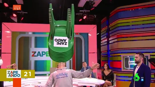 El espectacular momento en el que el español con más récord Guinness bate otro récord en pleno directo de Zapeando El espectacular momento en el que el español con más récord Guinness bate otro récord en pleno directo de Zapeando