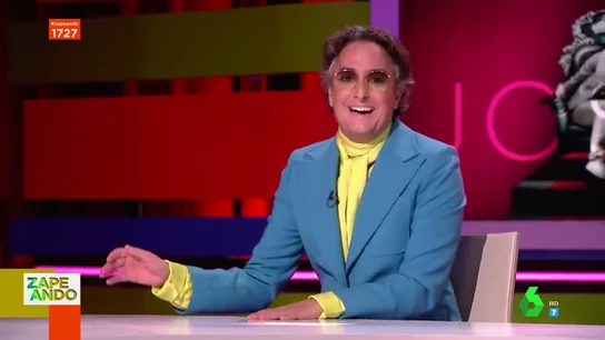 La divertida reacción de Josie cuando Dani Mateo está a punto de darle un beso en directo La divertida reacción de Josie cuando Dani Mateo está a punto de darle un beso en directo