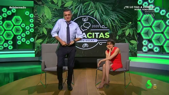 Wyoming responde con un 'estriptis' a la declaración de amor María Jiménez: "Me ponen una barbaridad sus tirantes" Wyoming responde con un 'estriptis' a la declaración de amor María Jiménez: "Me ponen una barbaridad sus tirantes"