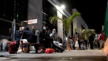 Migrantes bloqueados en el puerto de Santa Cruz de Tenerife