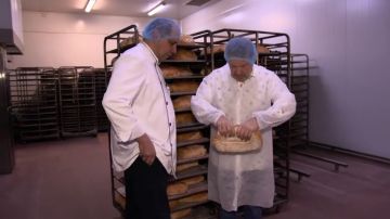 15.000 kilos de harina al día y pedidos por toda España: así se fabrica el pan de masa madre a nivel industrial