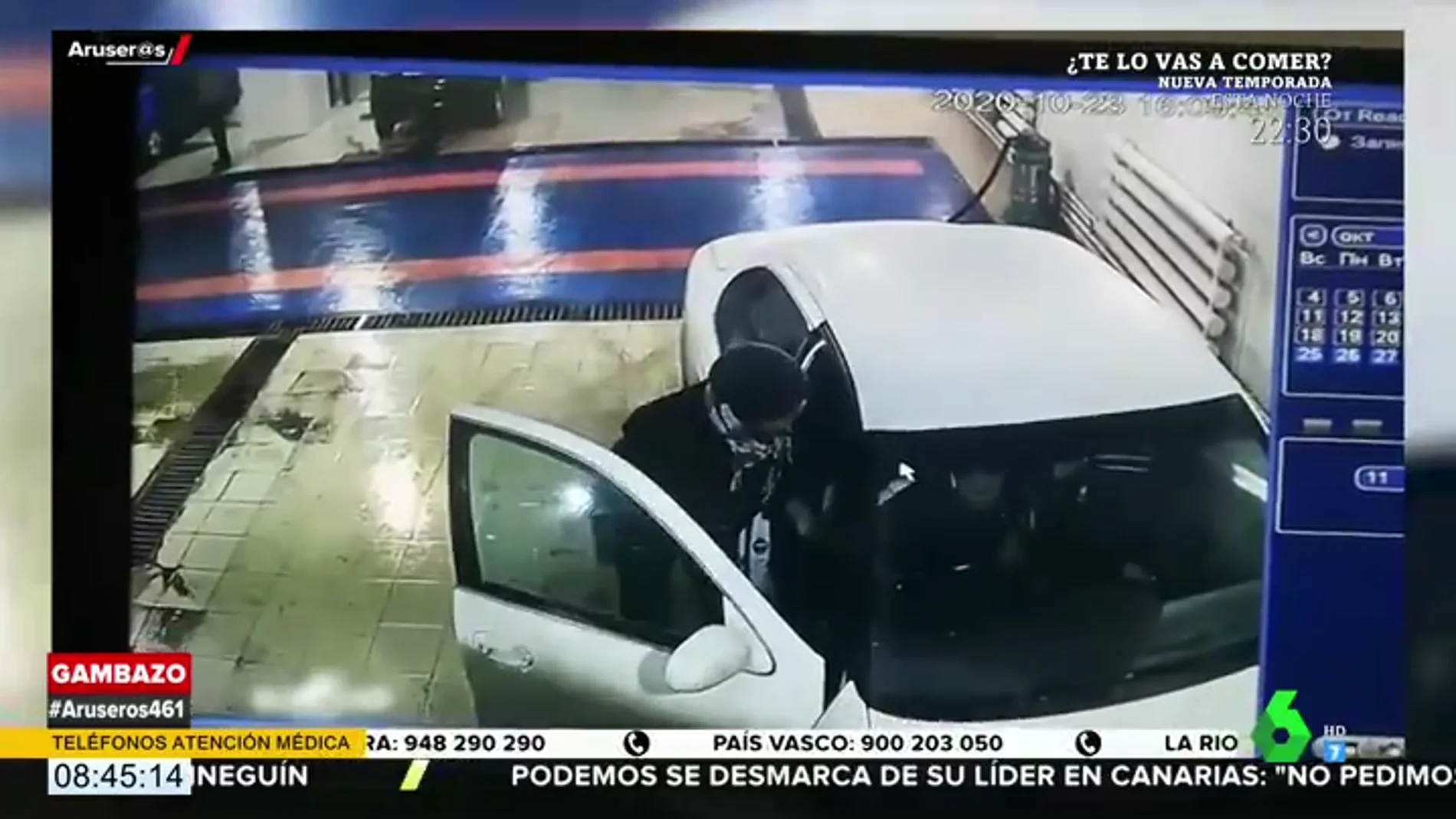 La brutal reacción de una mujer contra el trabajador de un lavado de coches tras estampar su vehículo