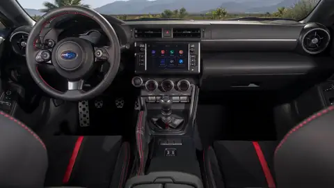 En el interior destaca la instrumentación totalmente digital Subaru BRZ