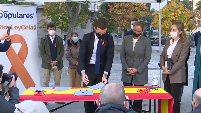 Pablo Casado firma contra la ley de educación y se une a la campaña para llevarla al Tribunal Constitucional