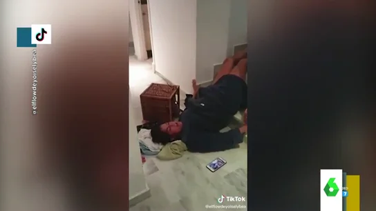 La reacción viral de una madre cuando su hijo le pide mentir a la Policía: "Mamá, finge que te has caído" La reacción viral de una madre cuando su hijo le pide mentir a la Policía: "Mamá, finge que te has caído"