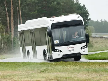 Con la expansión de los autobuses eléctricos, los fabricantes de neumáticos tienen que adaptarse a sus necesidades Con la expansión de los autobuses eléctricos, los fabricantes de neumáticos tienen que adaptarse a sus necesidades