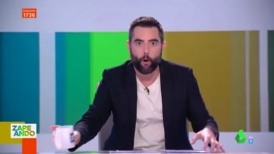 El percance de Dani Mateo en pleno directo cuando está hablando de sus exnovias El percance de Dani Mateo en pleno directo cuando está hablando de sus exnovias