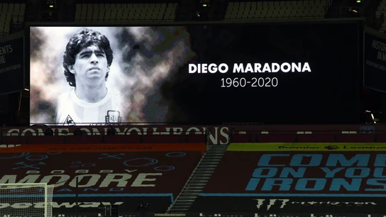 Homenaje a Maradona en la Premier League Homenaje a Maradona en la Premier League