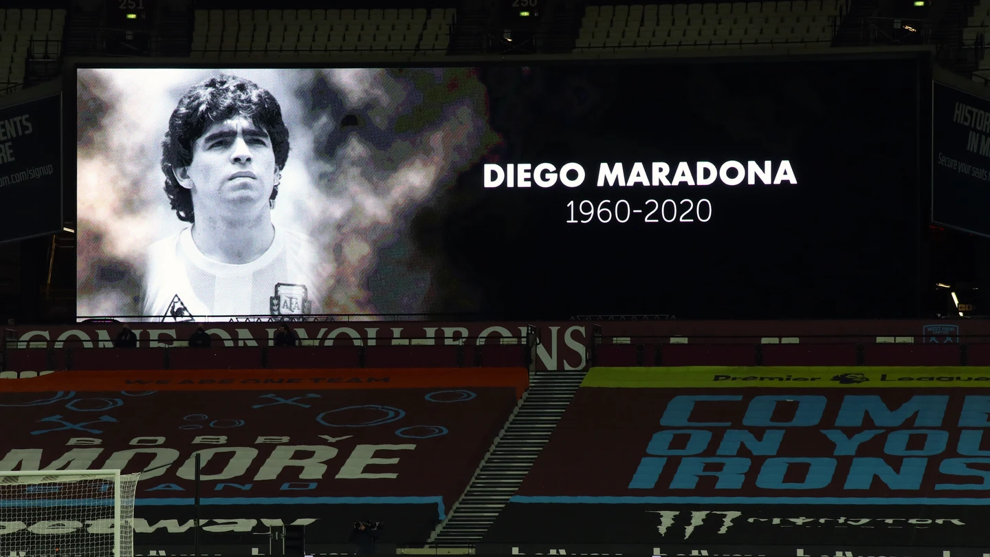 Homenaje a Maradona en la Premier League Homenaje a Maradona en la Premier League