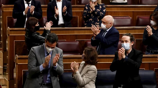 Aplausos del Gobierno de coalición en el Congreso Aplausos del Gobierno de coalición en el Congreso