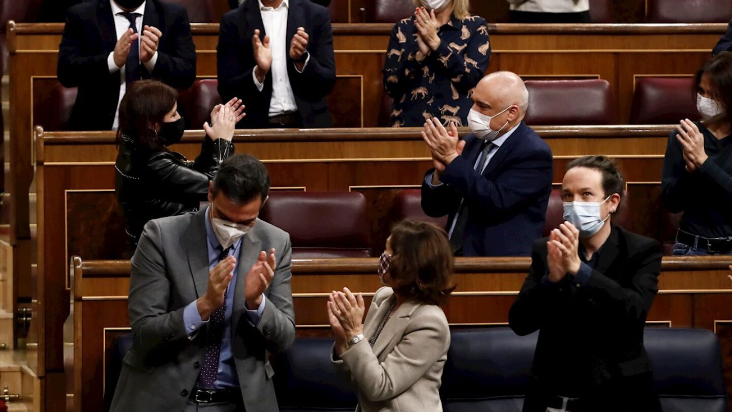 Aplausos del Gobierno de coalici&oacute;n en el Congreso