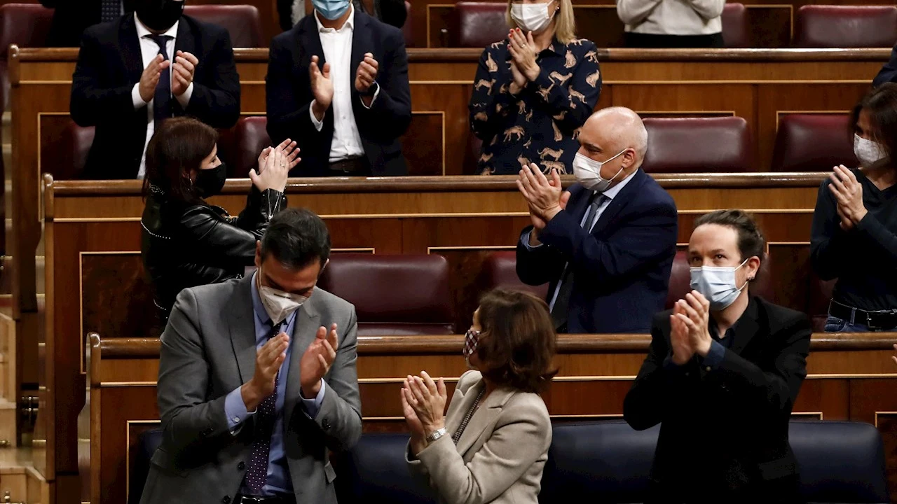 Aplausos del Gobierno de coalición en el Congreso