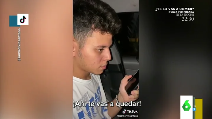 El enorme enfado con gritos e insultos de una madre cuando su hijo finge llamarla desde la cárcel: "¡Ahí te vas a quedar!"