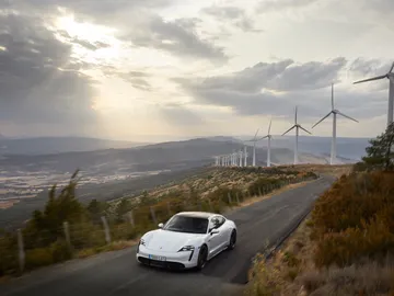 Los cargadores serán capaces de dotar de 100km de autonomía a un Taycan en 5 minutos Los cargadores serán capaces de dotar de 100km de autonomía a un Taycan en 5 minutos