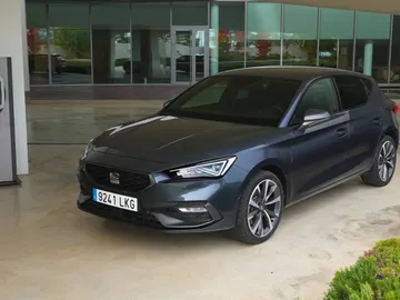 El León estrena su nueva motorización híbrida El León estrena su nueva motorización híbrida