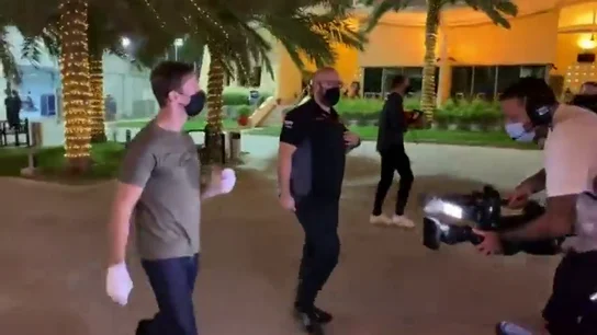 El emocionante reencuentro de Grosjean con su equipop en el Circuito de Baréin El emocionante reencuentro de Grosjean con su equipop en el Circuito de Baréin
